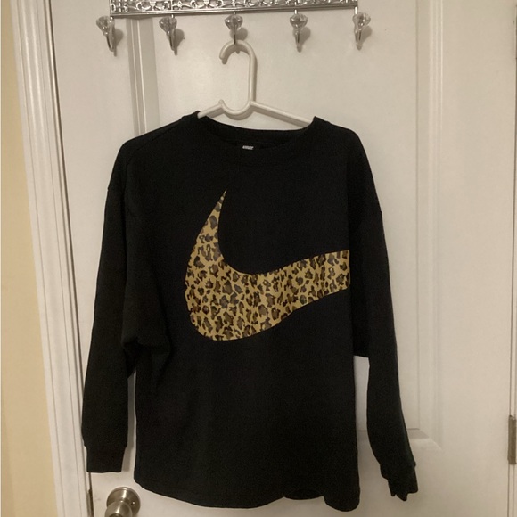 Black Nike leopard swish crewneck size medium - Picture 3 of 4